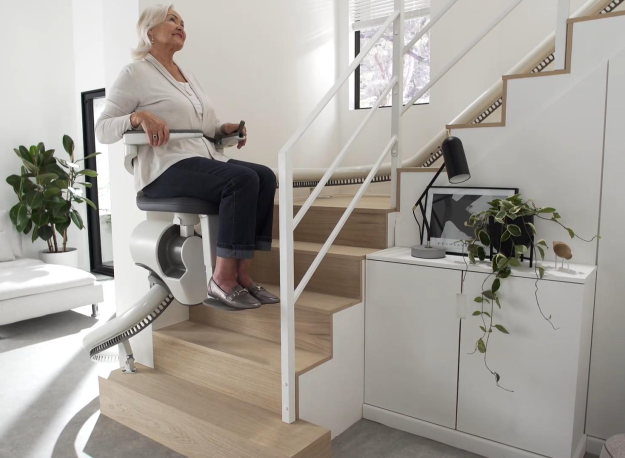 AccessBDD Flow X stair lift