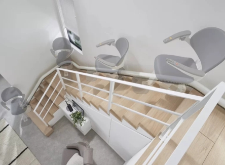 AccessBDD FlowX curved stair lift